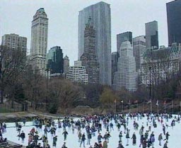 Origine de New York, Manhattan juxtapose Central Park, gratte-ciel et Harlem.